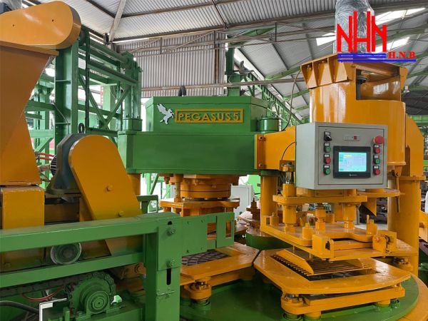 Brick press machine NHN